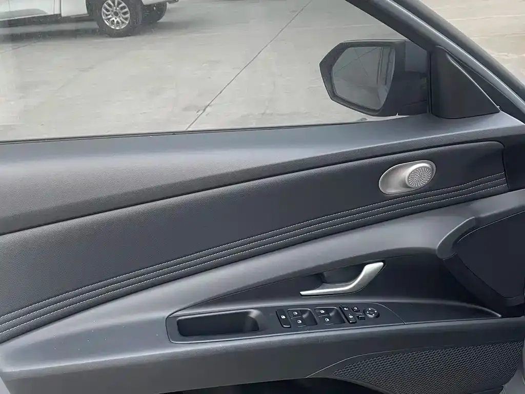Hyundai Elantra 2023 из CN, фото 4