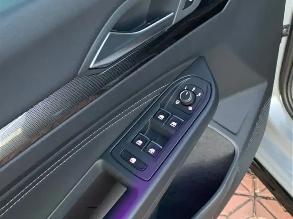 Volkswagen Golf 2022 из CN, фото 4
