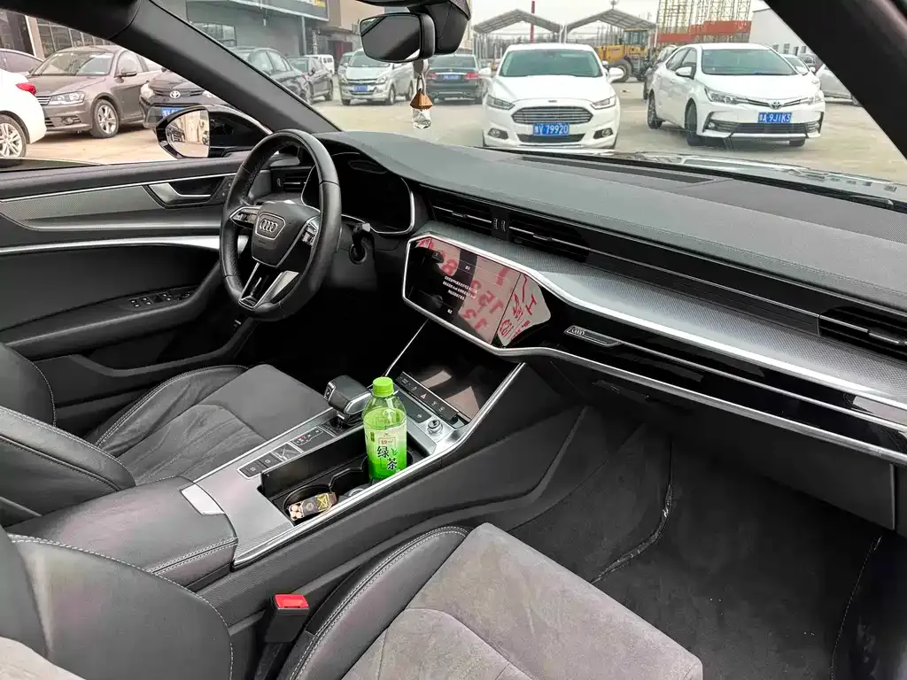 Audi A6L 2022 из CN, фото 6