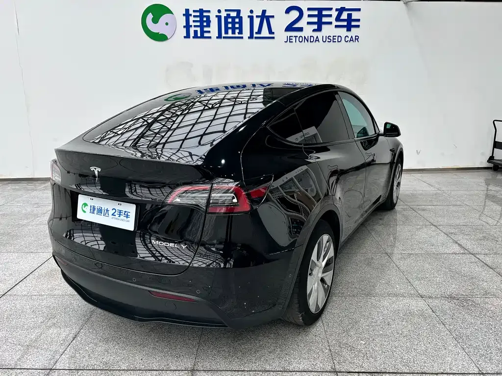 Tesla Model Y — фото 7