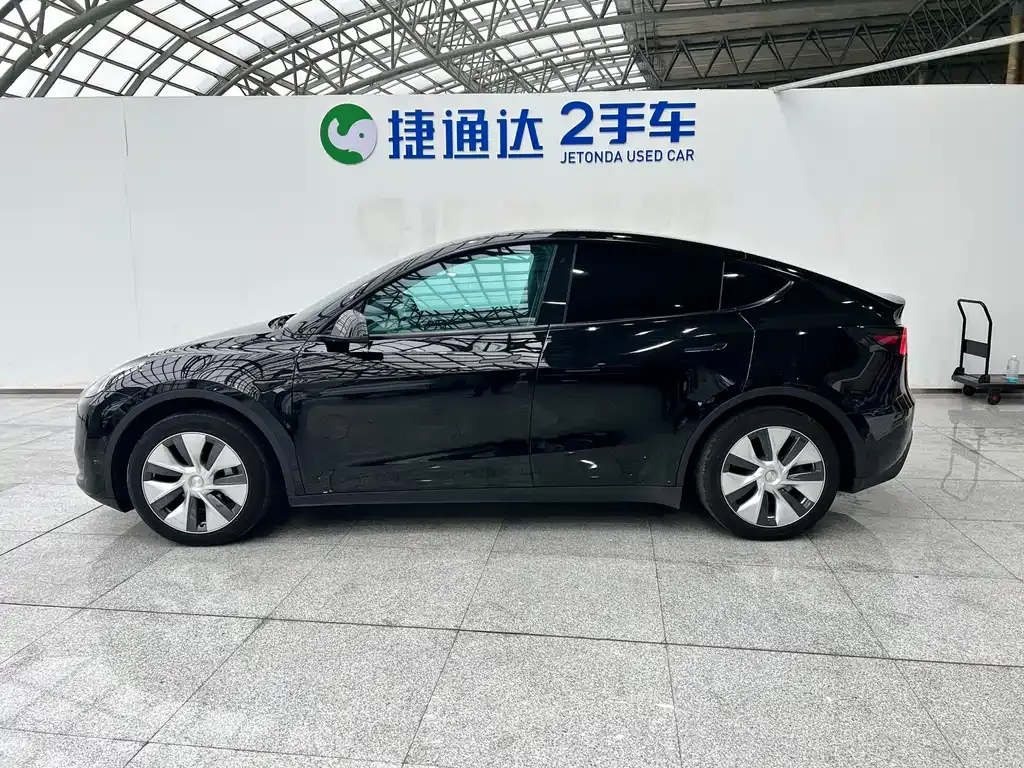 Tesla Model Y — фото 3