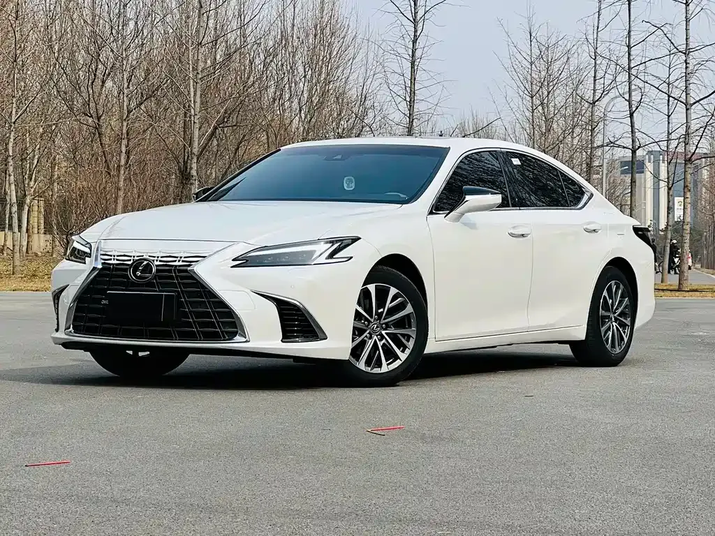 Lexus ES — фото 1