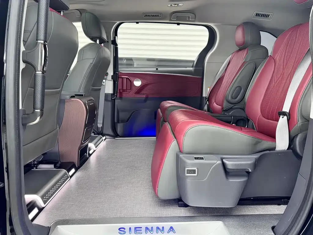 Toyota Sienna 2025 из CN, фото 2