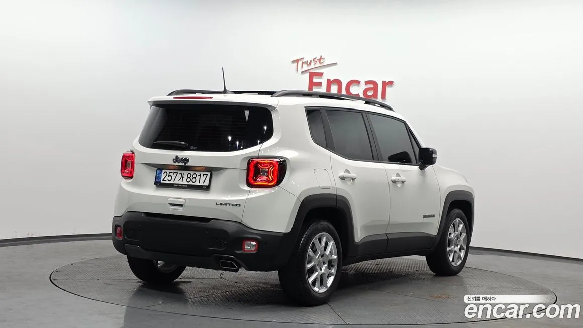 Jeep Renegade — фото 2