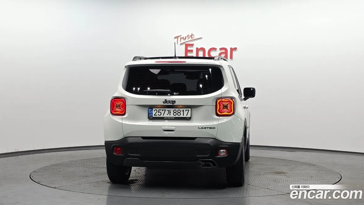 Jeep Renegade — фото 4