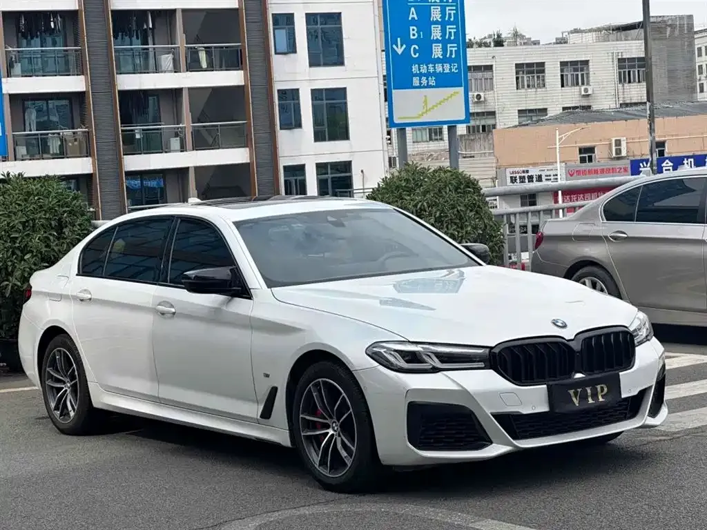 BMW 5 Series — фото 1