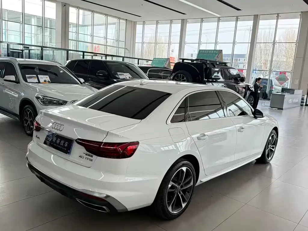 Audi A4L — фото 5