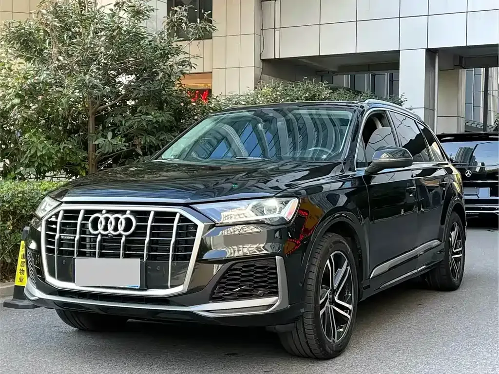 Audi Q7 2023 из CN, фото 1