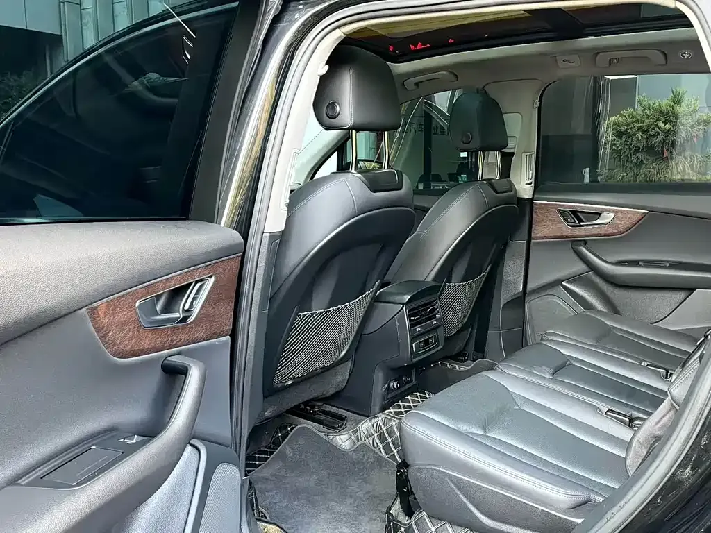 Audi Q7 2023 из CN, фото 8