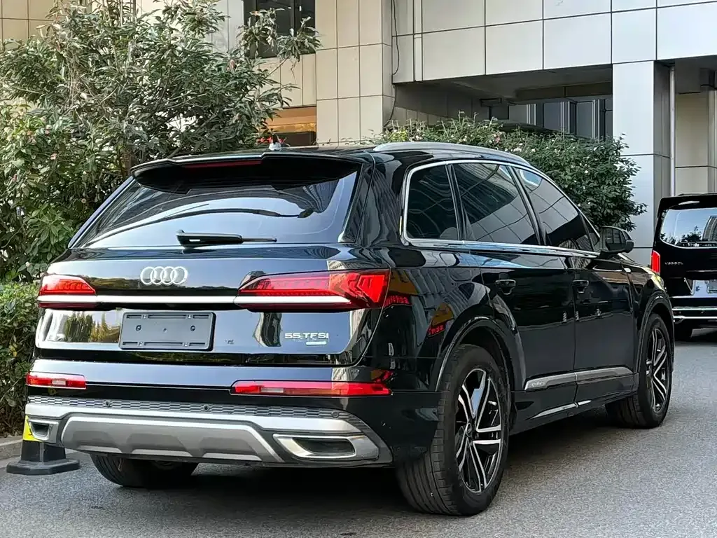 Audi Q7 2023 из CN, фото 4