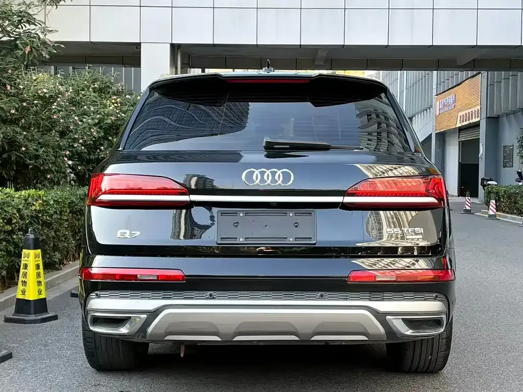 Audi Q7 2023 из CN, фото 7