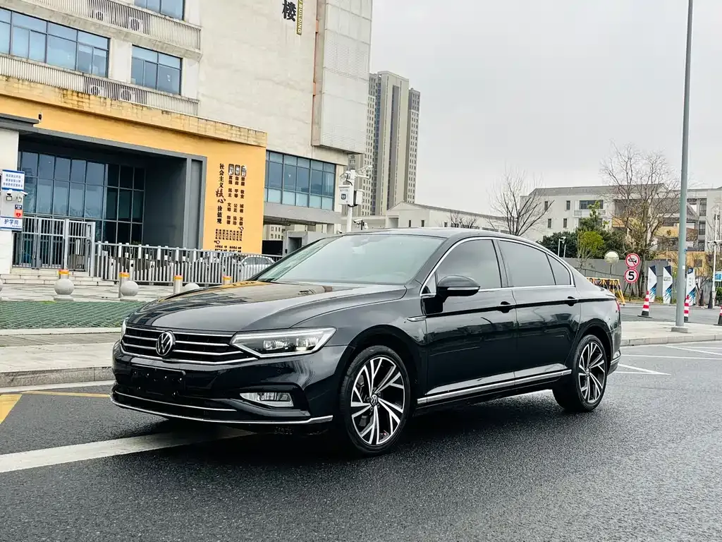 Volkswagen Magotan 330TSI DSG 30 Anniversary