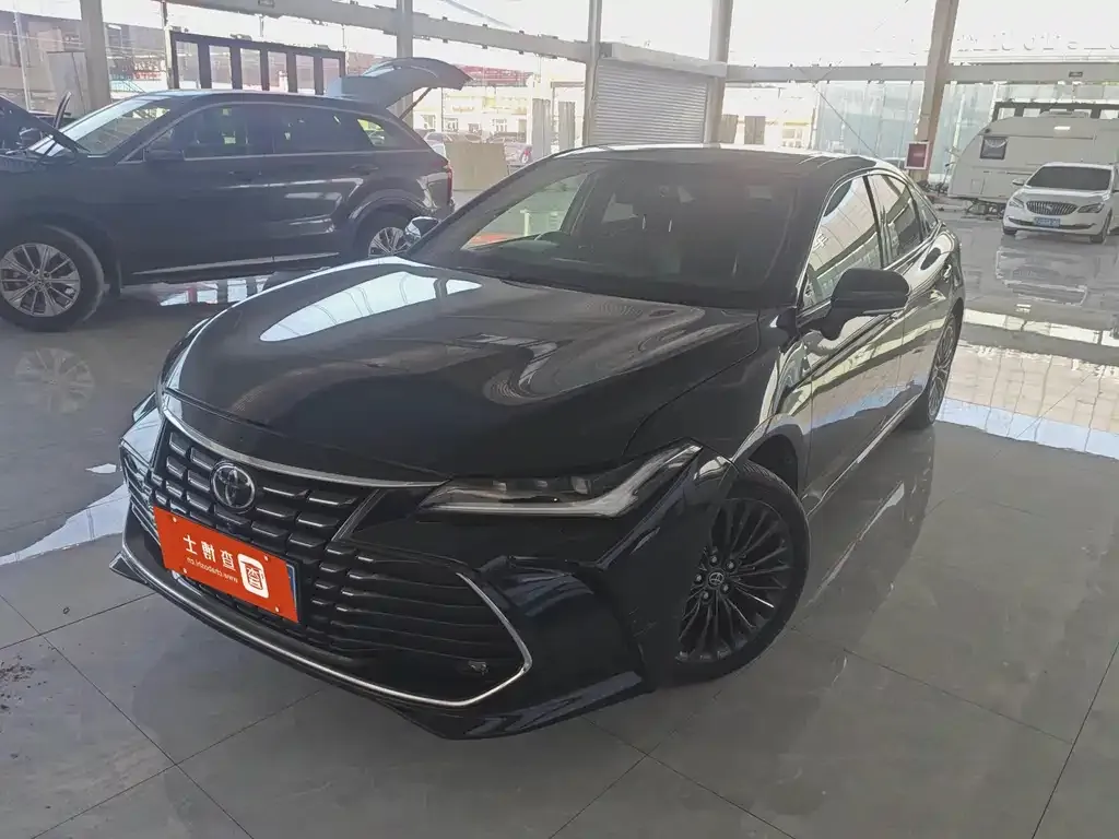 Toyota Avalon — фото 1