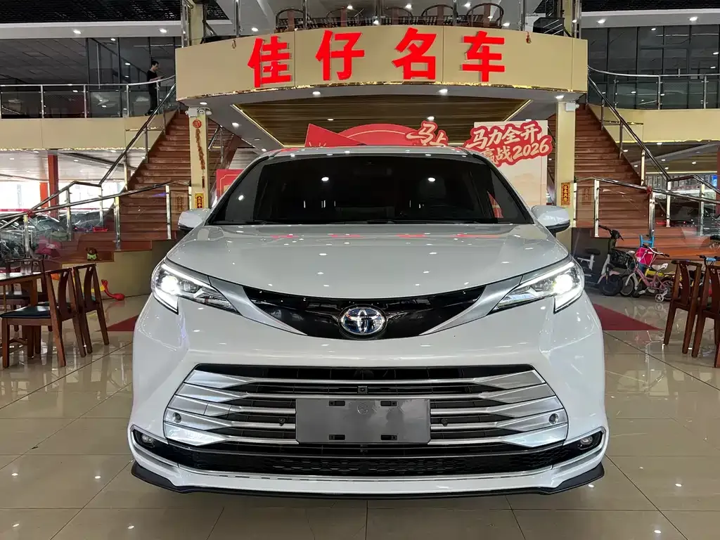 Toyota Sienna 2022 из CN, фото 3