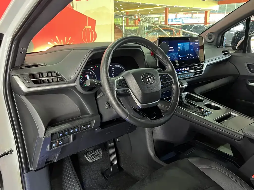 Toyota Sienna 2022 из CN, фото 2