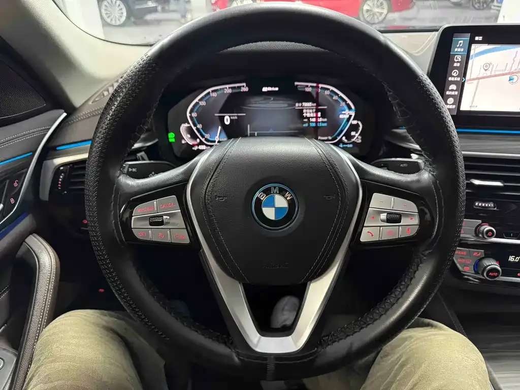 BMW 5 Series New Energy — фото 9