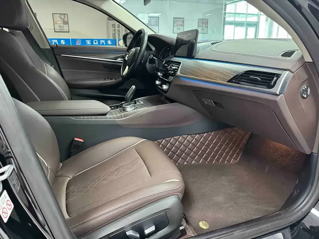 BMW 5 Series New Energy — фото 10