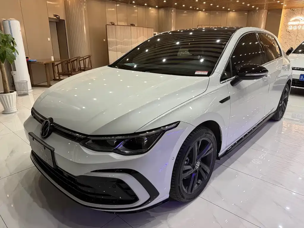 Volkswagen Golf 2023 из CN, фото 1