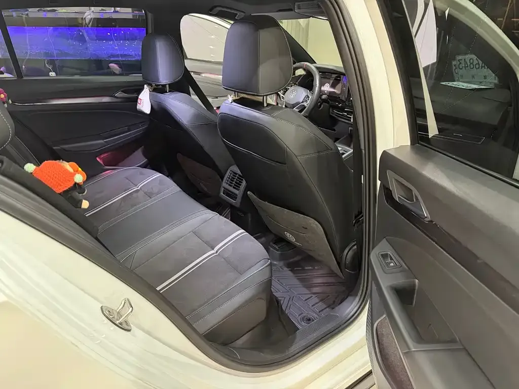 Volkswagen Golf 2023 из CN, фото 10