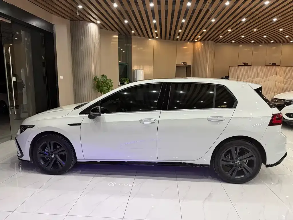 Volkswagen Golf 2023 из CN, фото 3