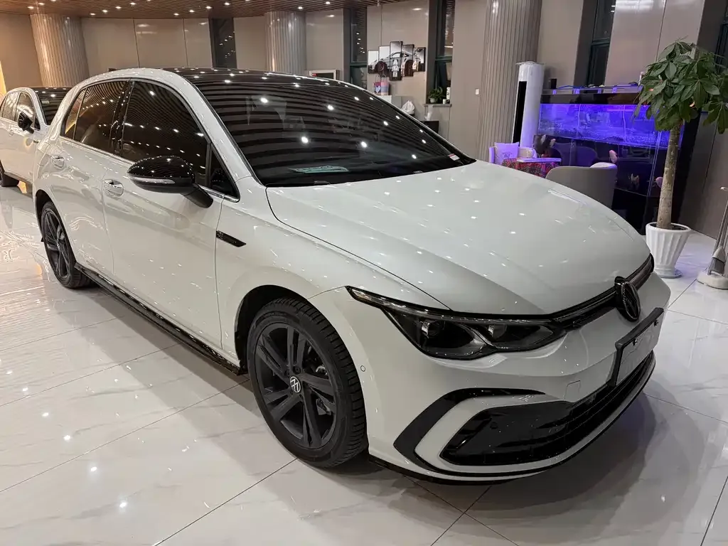 Volkswagen Golf 2023 из CN, фото 2