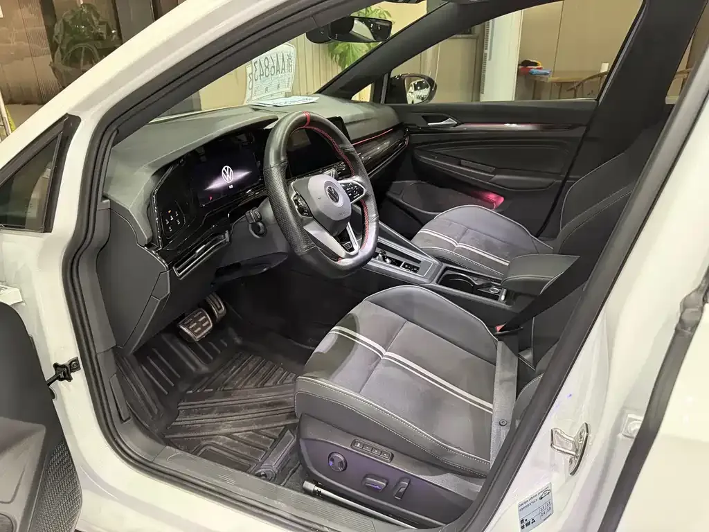 Volkswagen Golf 2023 из CN, фото 7