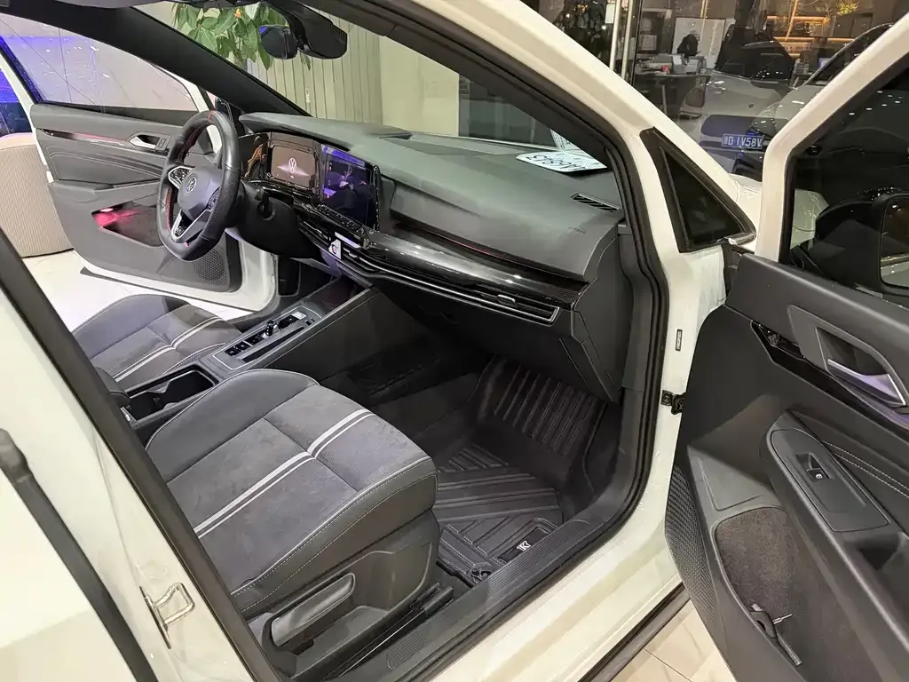 Volkswagen Golf 2023 из CN, фото 9