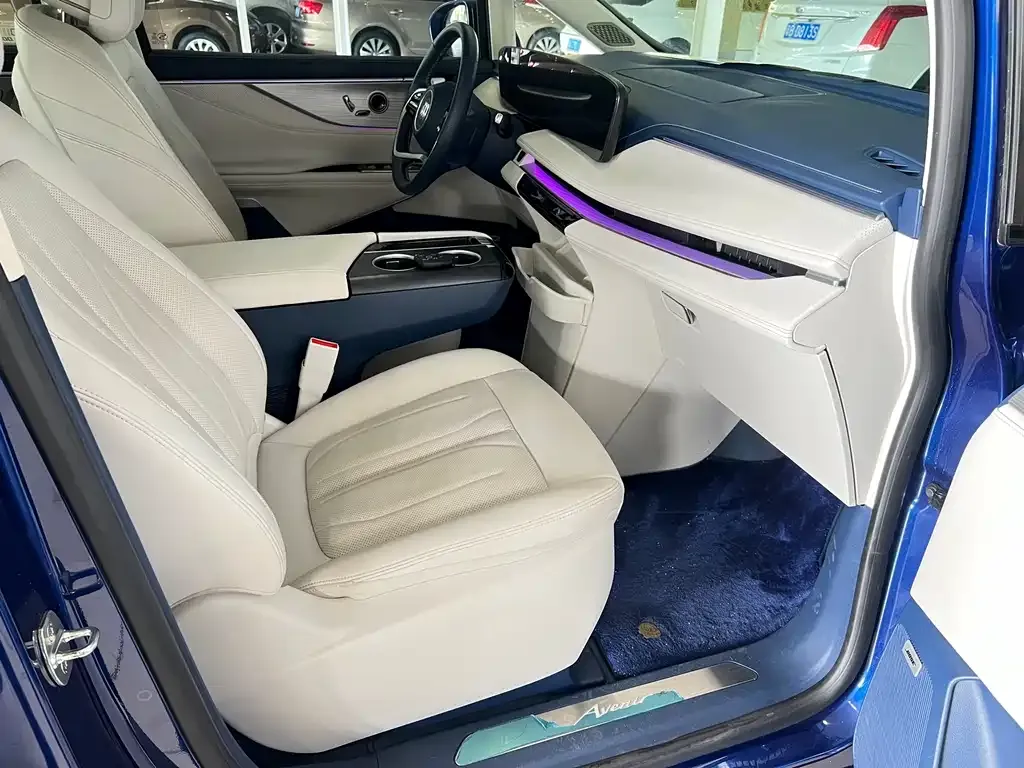 Buick GL8 Hybrid — фото 2