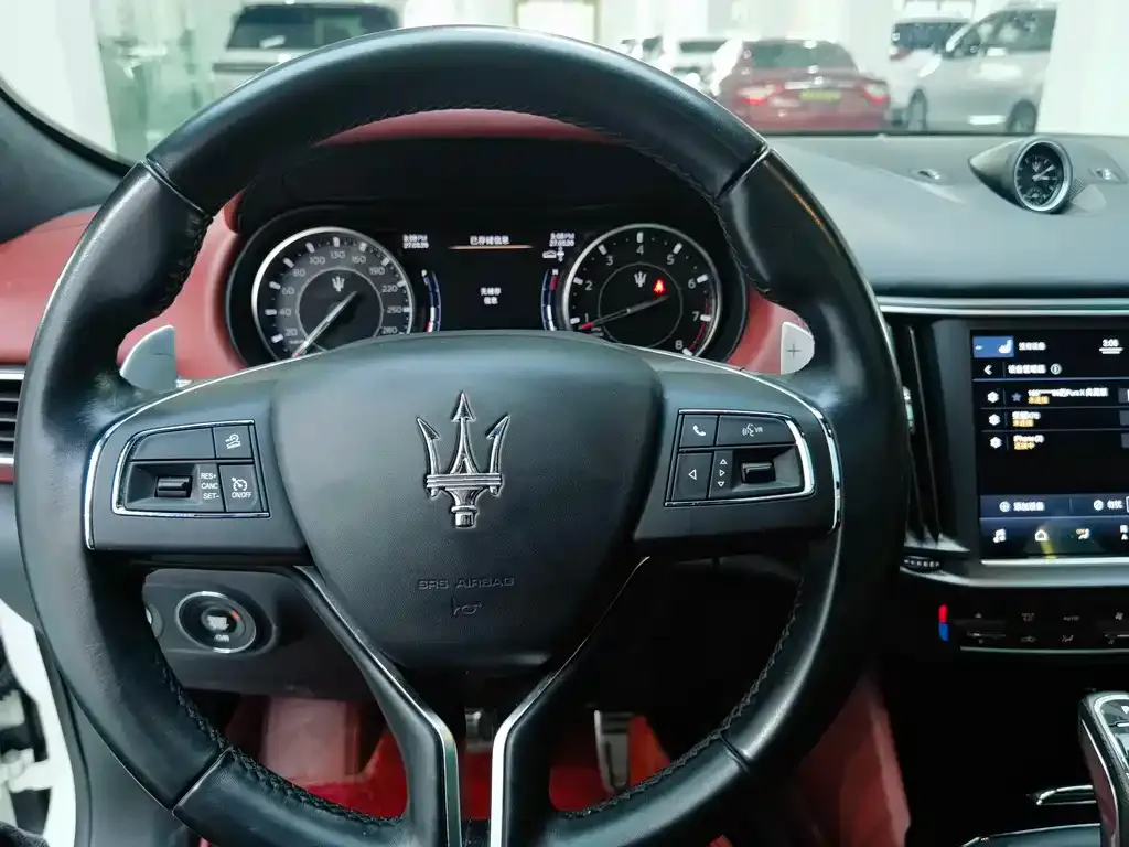 Maserati Levante — фото 10