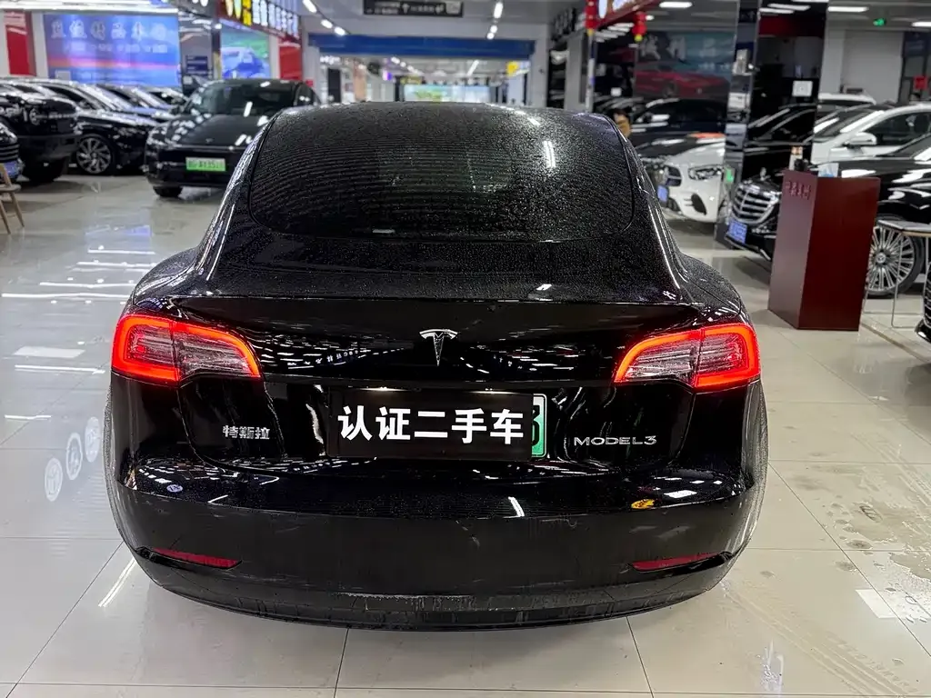 Tesla Model 3 — фото 10