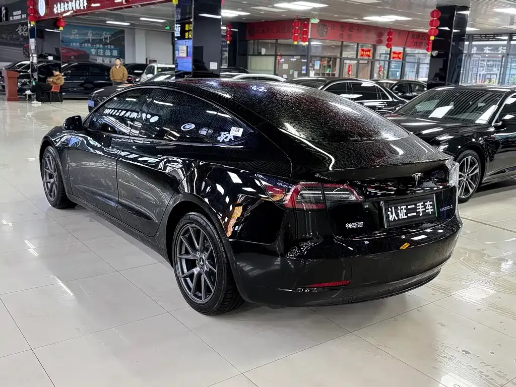 Tesla Model 3 — фото 4