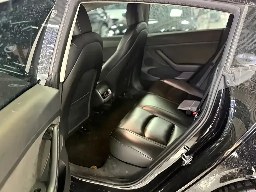 Tesla Model 3 — фото 3