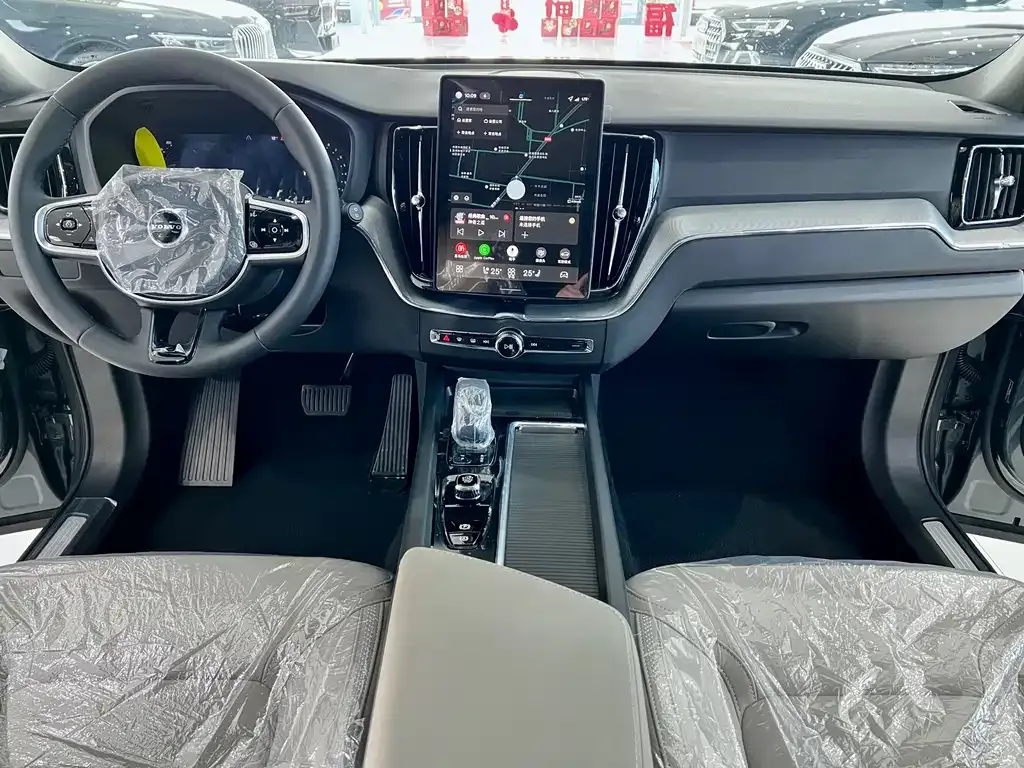 Volvo XC60 — фото 2