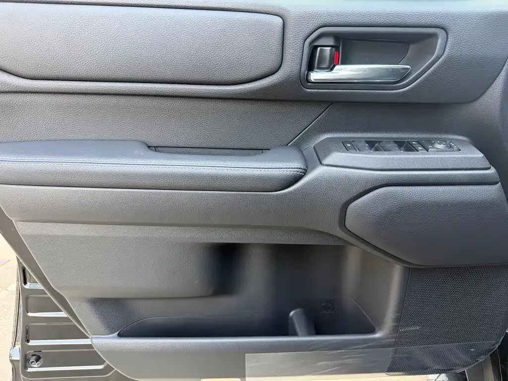 Toyota Prado — фото 10