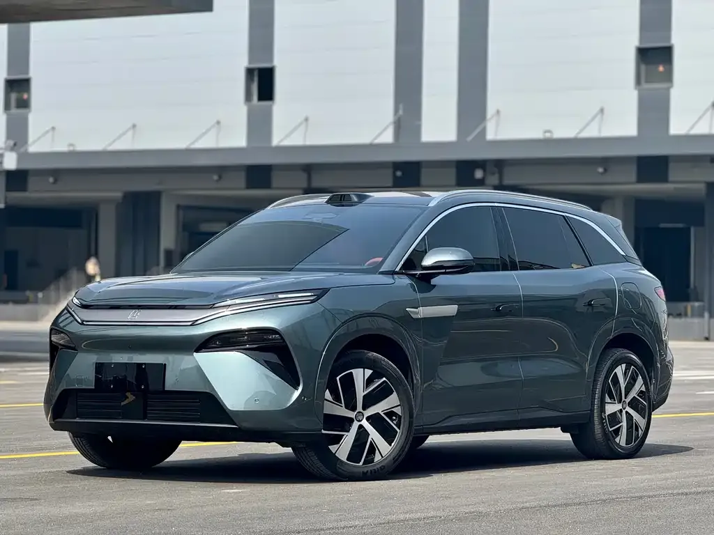 BYD Tang L — фото 1