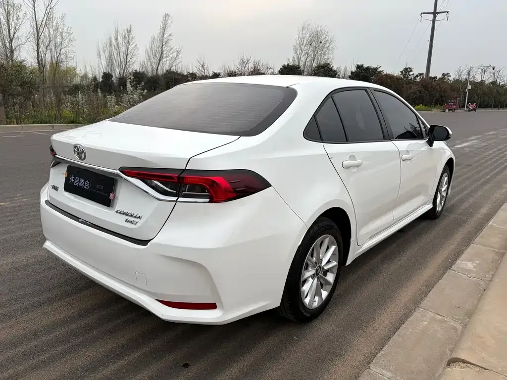 Toyota Corolla — фото 4
