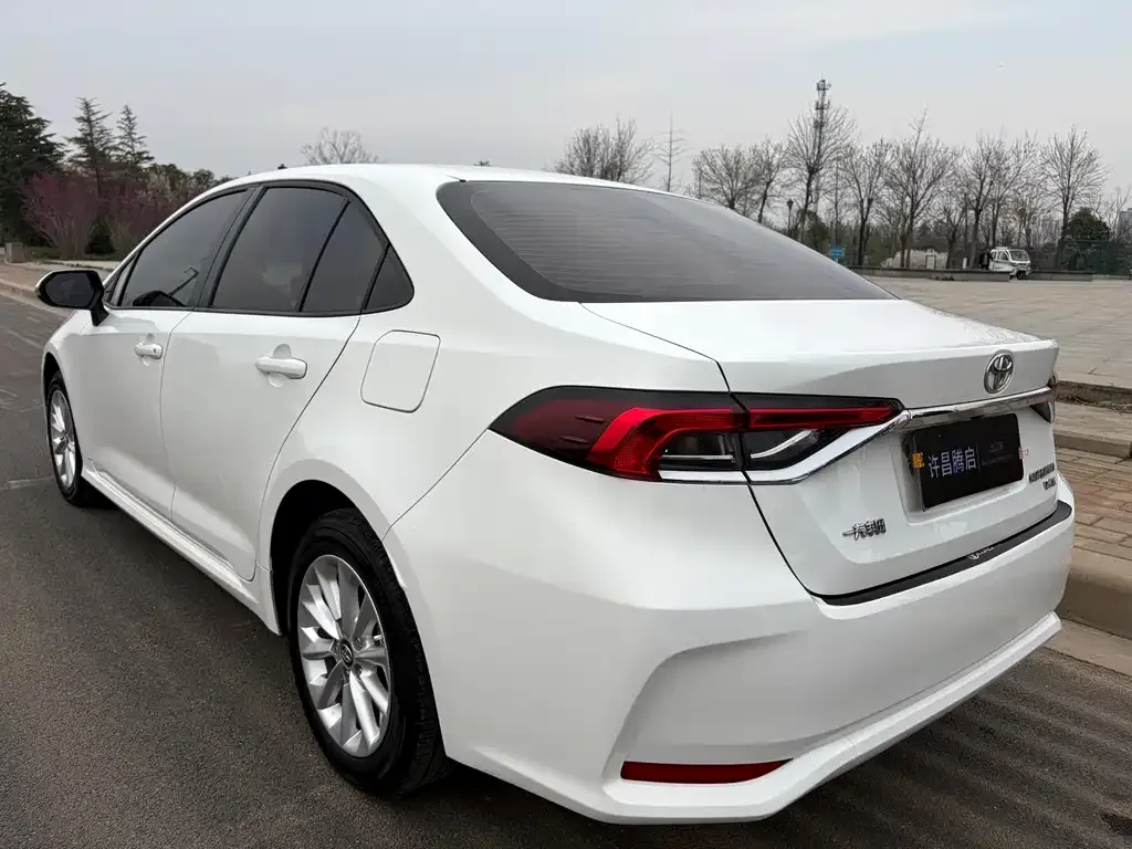 Toyota Corolla — фото 8
