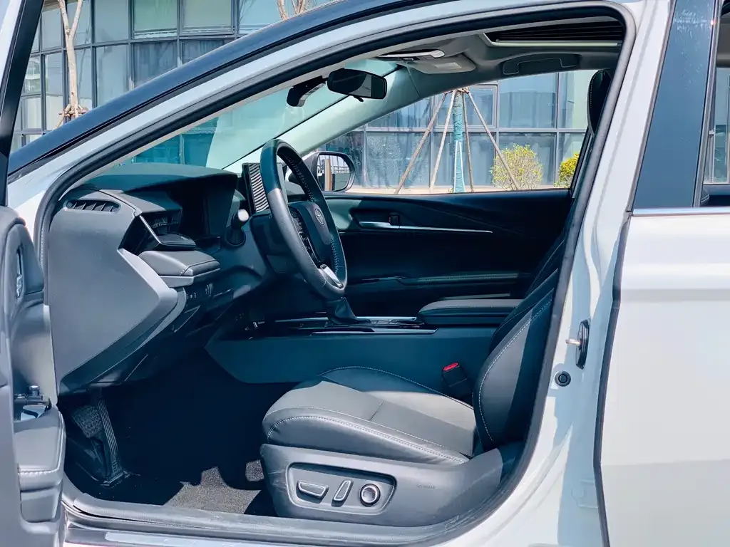 Toyota Camry 2025 из CN, фото 10
