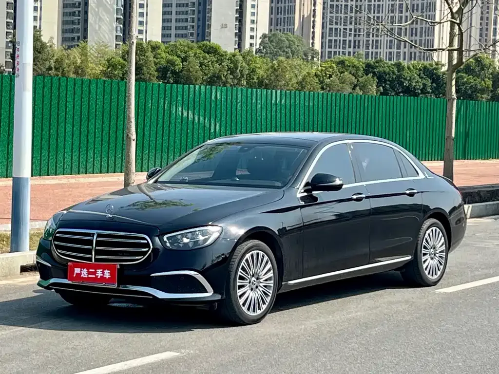 Mercedes-Benz E-Class — фото 1