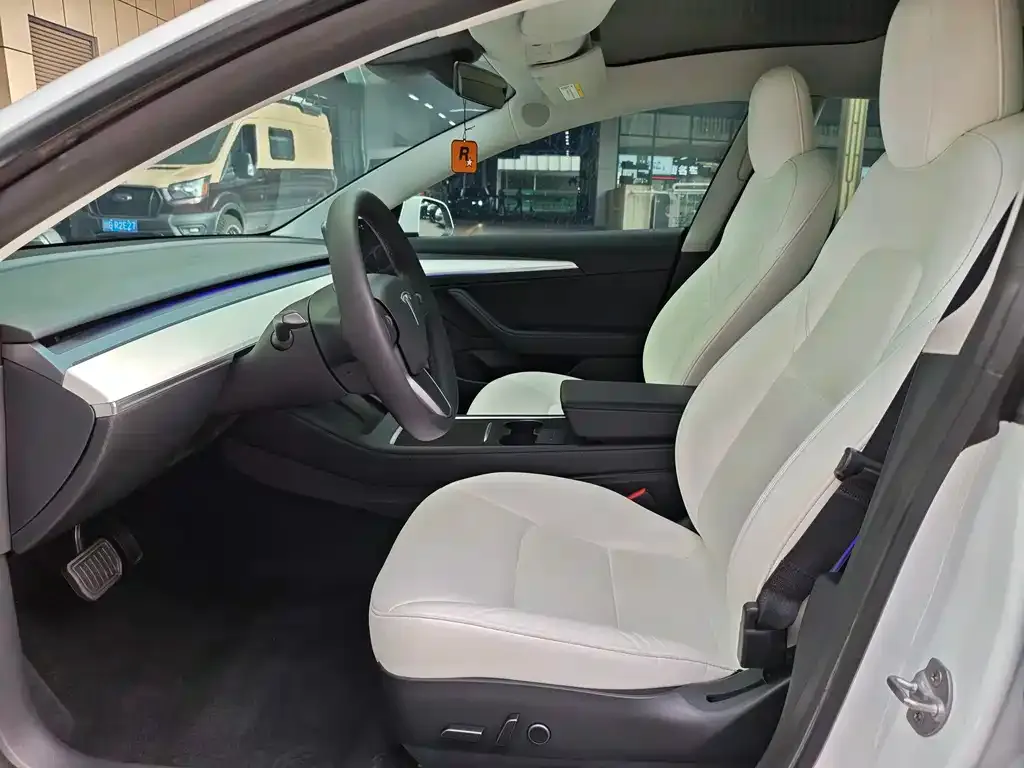 Tesla Model 3 — фото 10