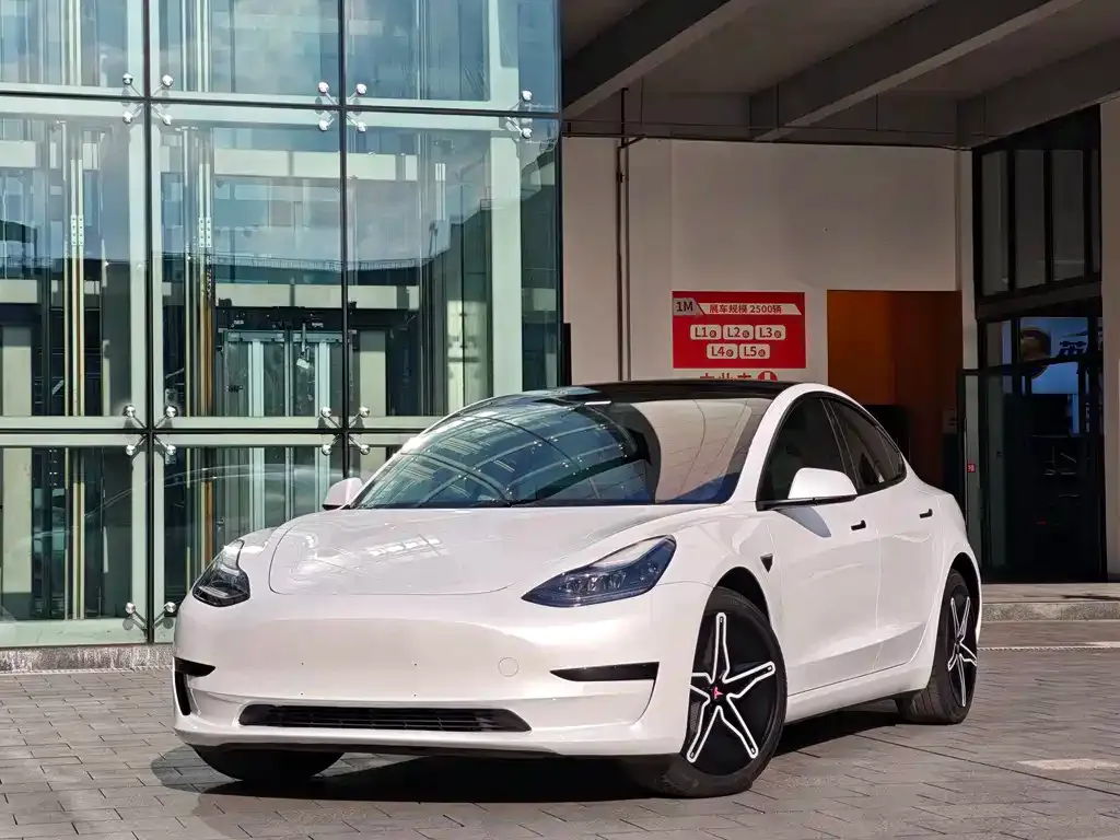 Tesla Model 3 — фото 4