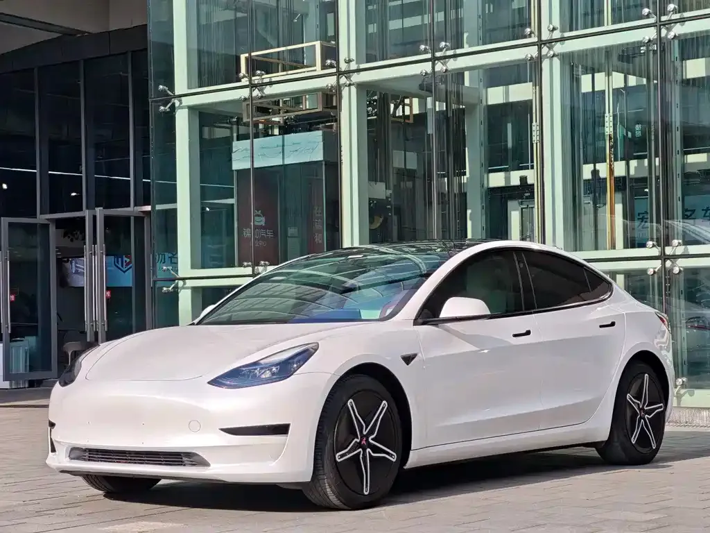 Tesla Model 3 — фото 2