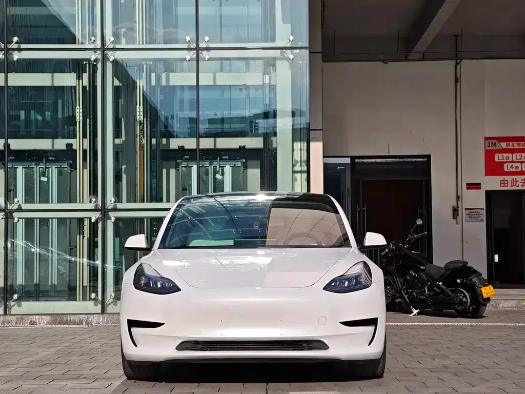 Tesla Model 3 — фото 5