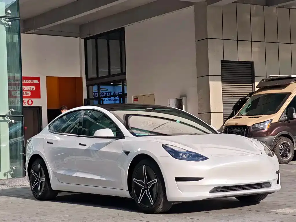 Tesla Model 3 — фото 6