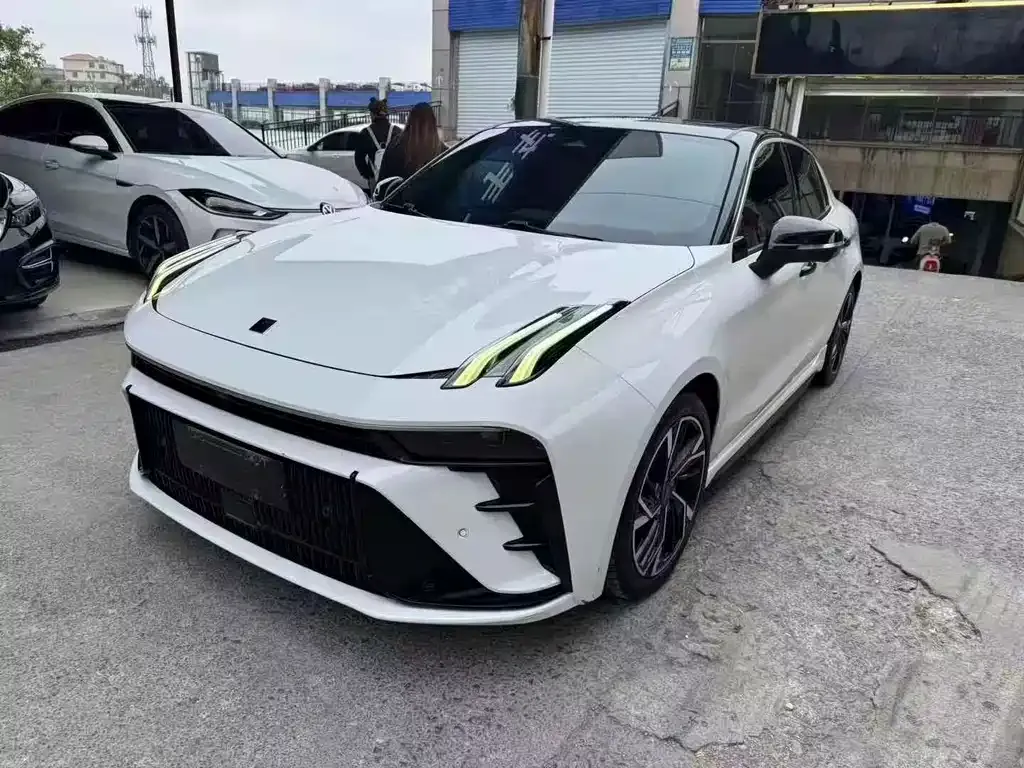Lynk & Co 03