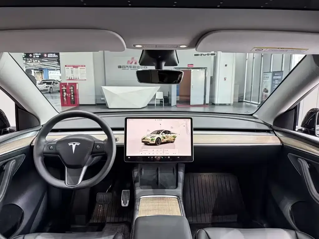 Tesla Model Y — фото 5