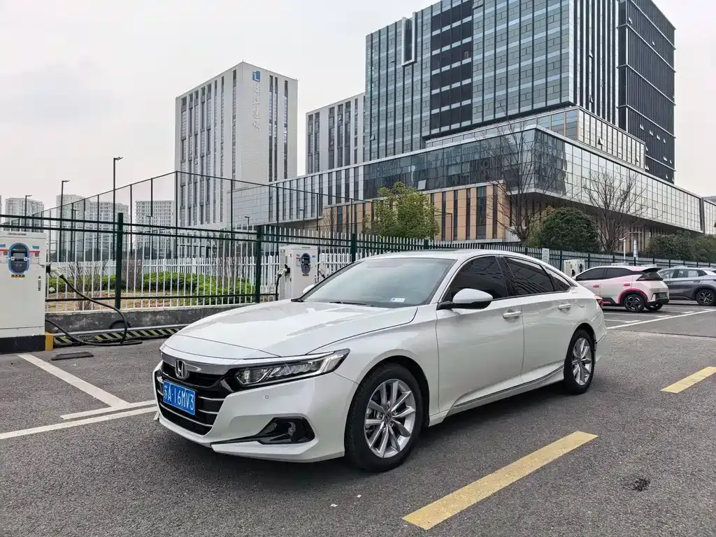 Honda Accord — фото 1