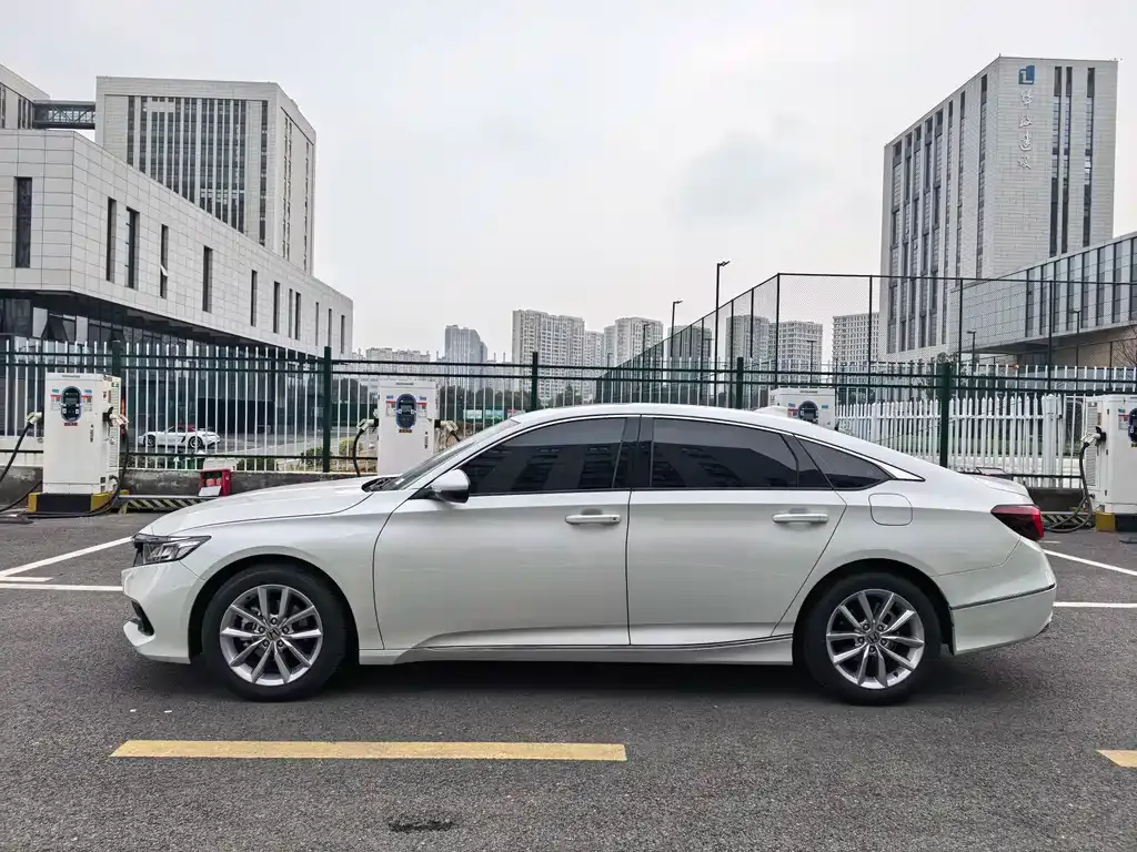 Honda Accord — фото 8