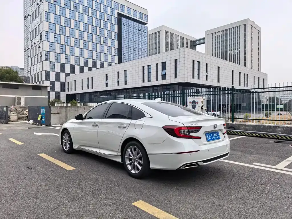 Honda Accord — фото 7