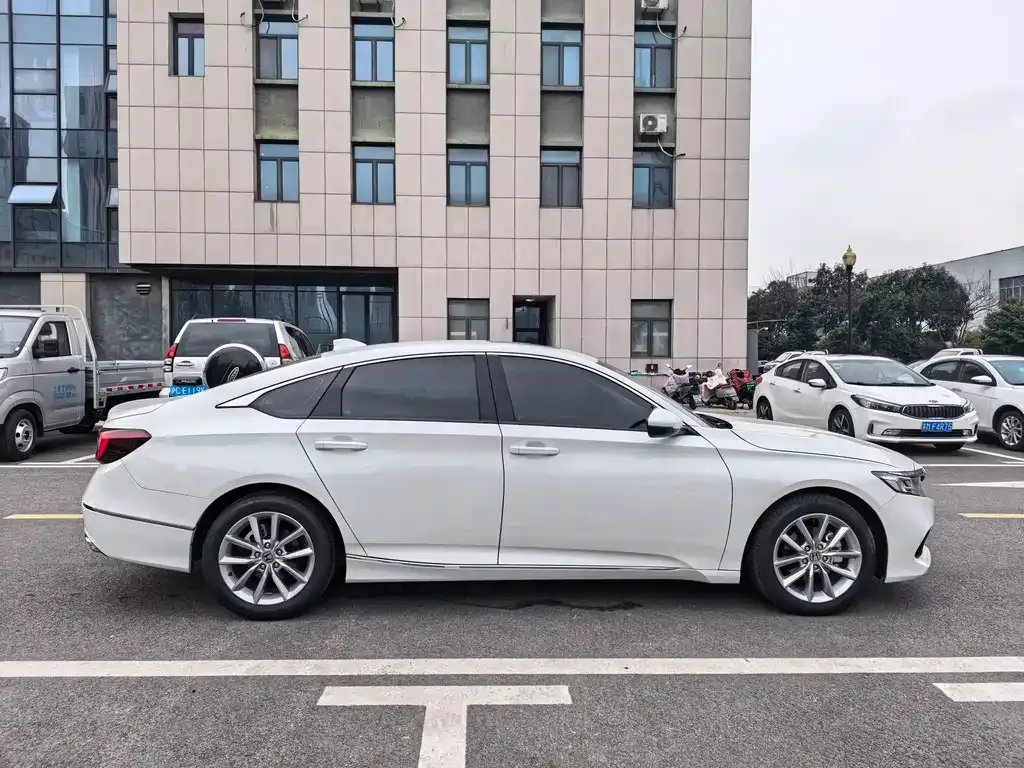 Honda Accord — фото 3